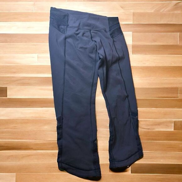 Lululemon Crop Leggings Size 4 - Picture 1 of 4